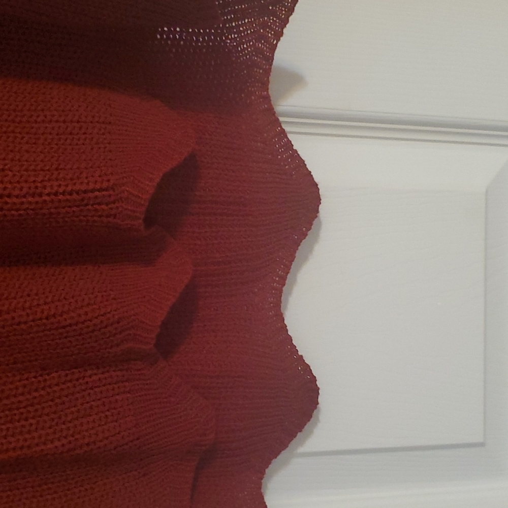 Red sweater - Picture 3 of 4